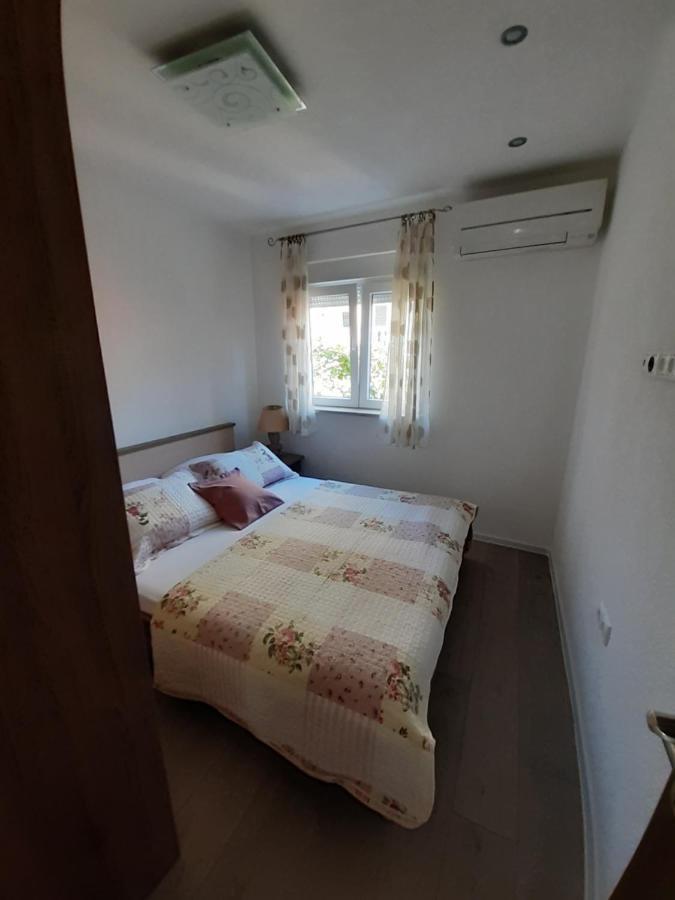Apartment Lucky With Jacuzzi Trogir Exterior foto