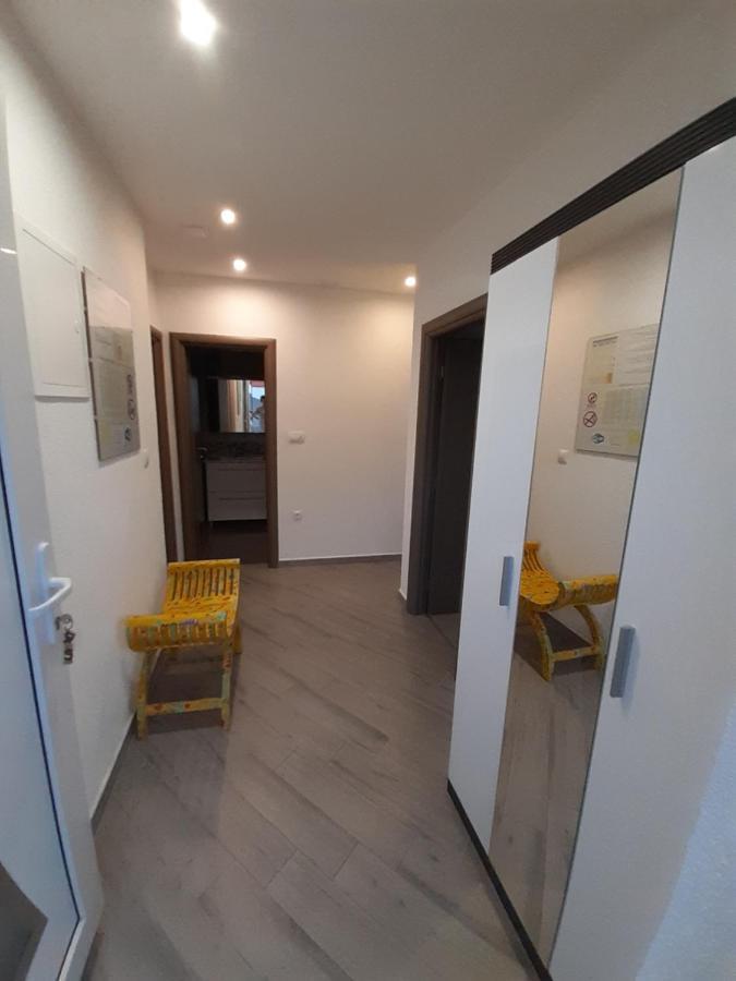 Apartment Lucky With Jacuzzi Trogir Exterior foto