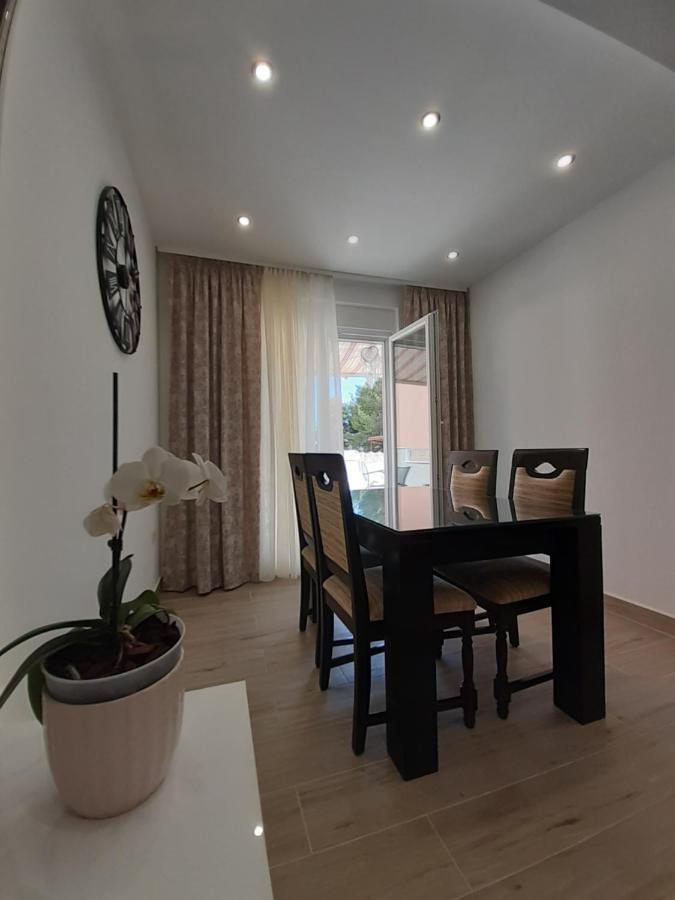 Apartment Lucky With Jacuzzi Trogir Exterior foto