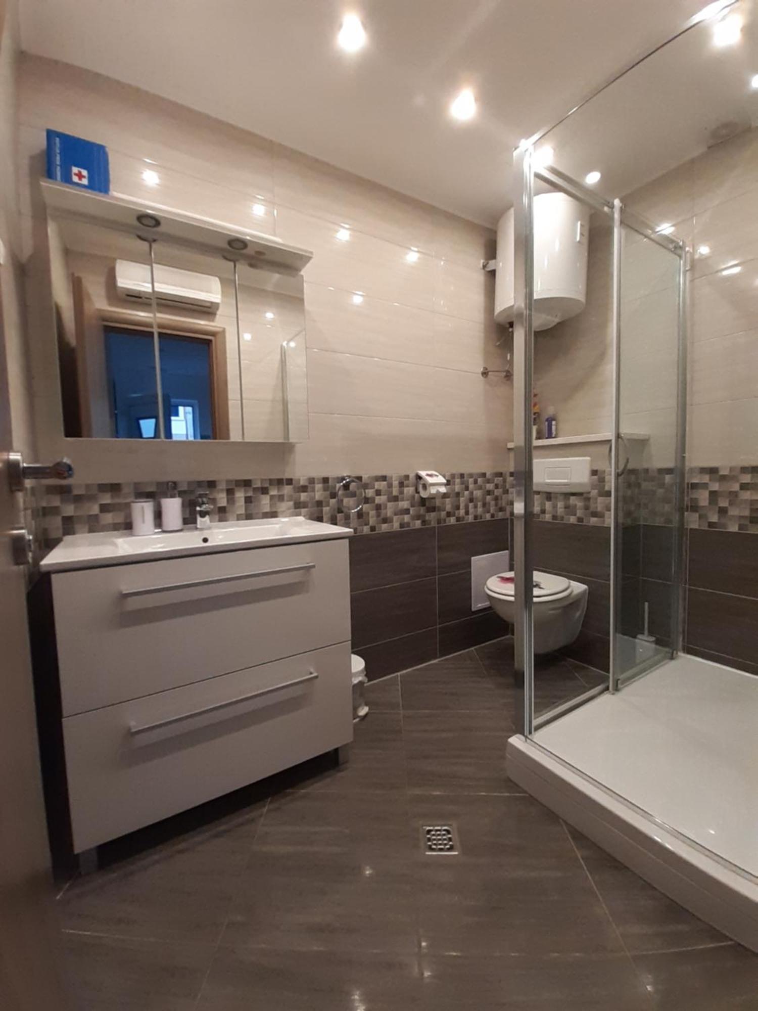 Apartment Lucky With Jacuzzi Trogir Quarto foto