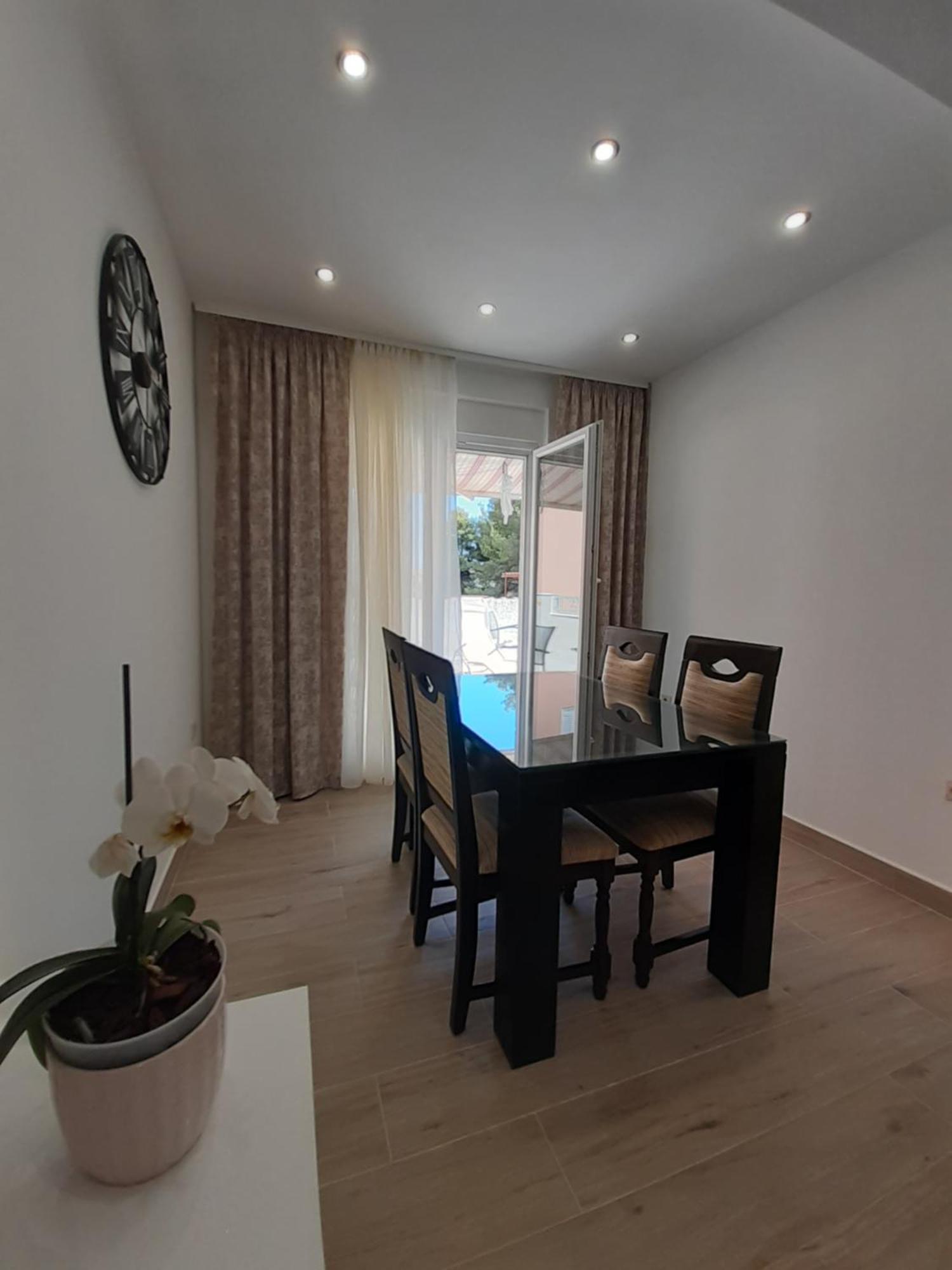 Apartment Lucky With Jacuzzi Trogir Quarto foto