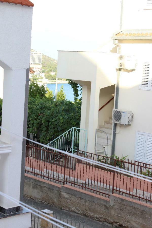 Apartment Lucky With Jacuzzi Trogir Exterior foto