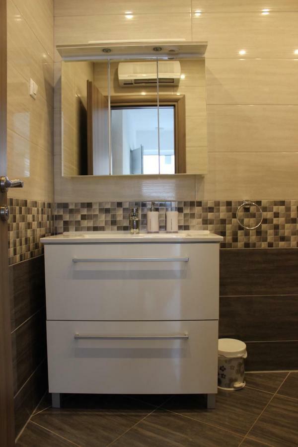 Apartment Lucky With Jacuzzi Trogir Exterior foto