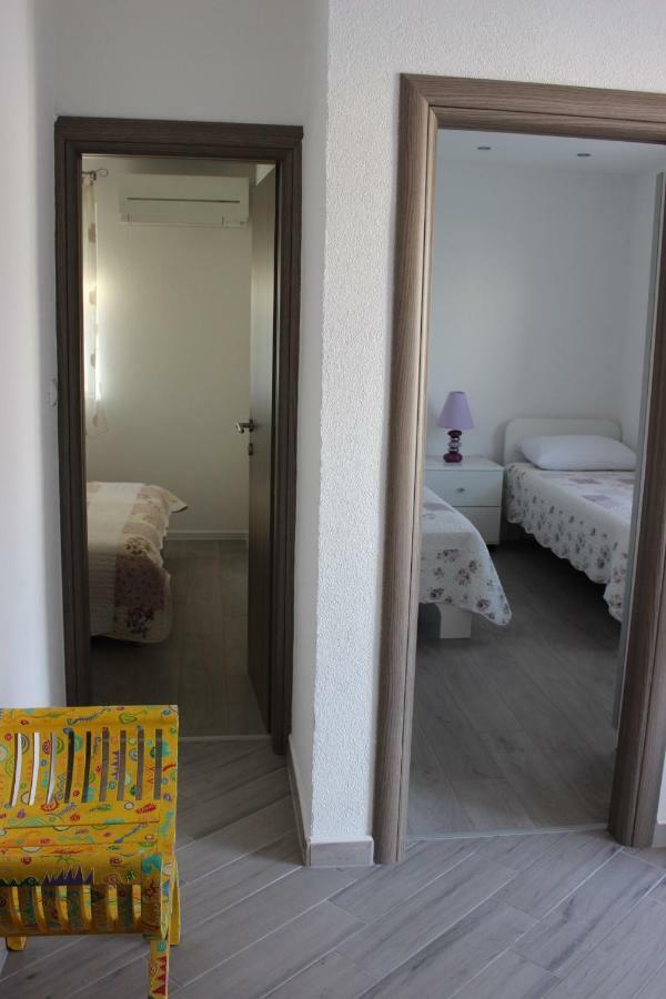 Apartment Lucky With Jacuzzi Trogir Exterior foto