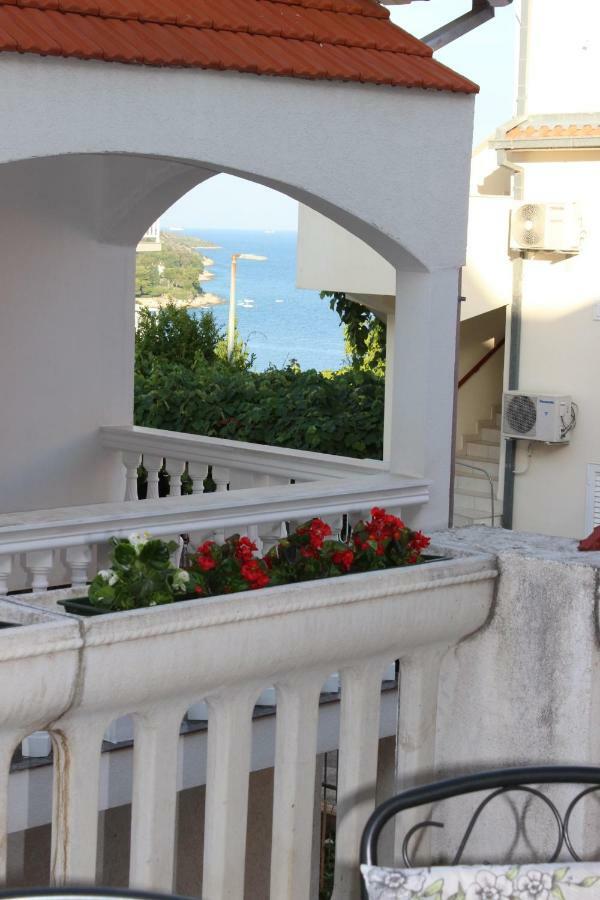 Apartment Lucky With Jacuzzi Trogir Exterior foto