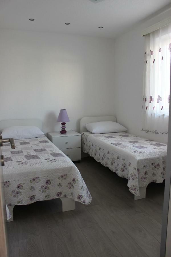 Apartment Lucky With Jacuzzi Trogir Exterior foto