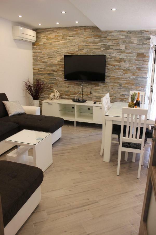 Apartment Lucky With Jacuzzi Trogir Exterior foto