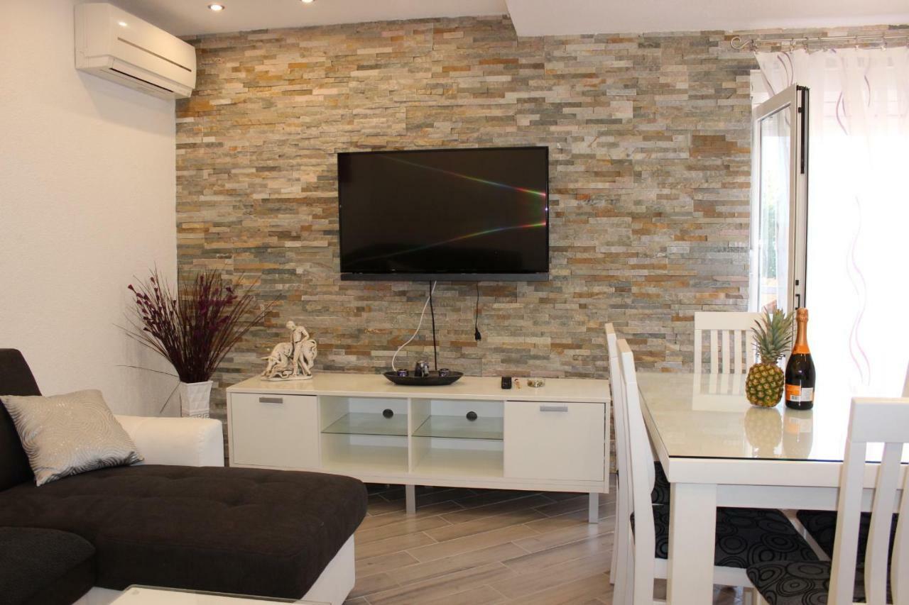 Apartment Lucky With Jacuzzi Trogir Exterior foto